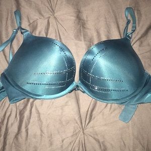 36 B Victoria’s Secret bombshell bra